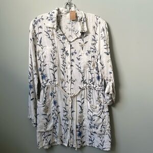 33. Pistache Linen Flowered Top